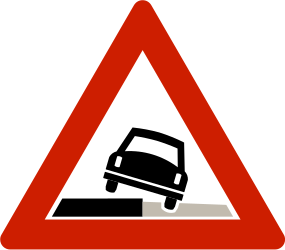 Traffic sign of Norway: Warning for a soft verge